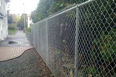 Clôture frost en maille de chaîne installée sur la Rive-Nord